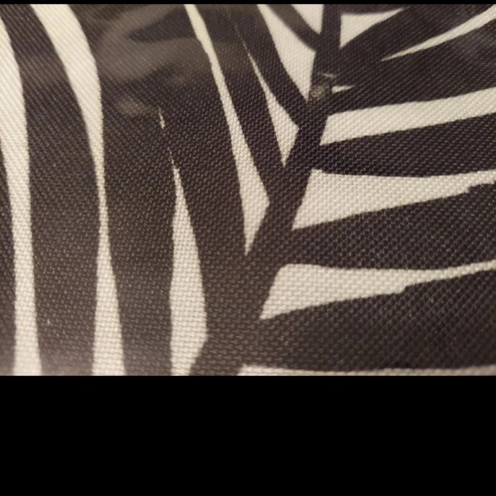 Kauai Tropical Tablecloth Blk White Palm Leaves 60x84 NO UMBRELLA HOLE STYLE NWT